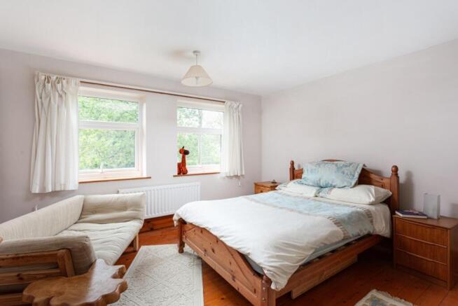 4 bed Semi-Detached for sale Image 7