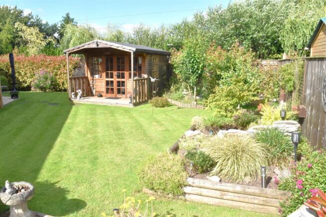 ENCLOSED GARDEN