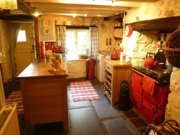 KITCHEN/LIVING ROOM