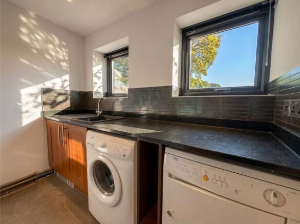 5 bed Detached for sale Image 12