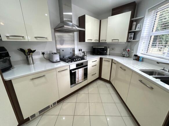 2 bed Apartment for sale Image 6