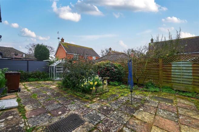 5-Cowdray-Close-tn394n (17).jpg