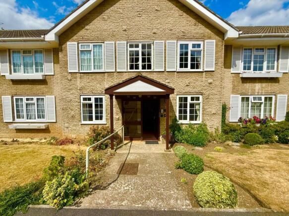 2 bed Flat for sale Image 12