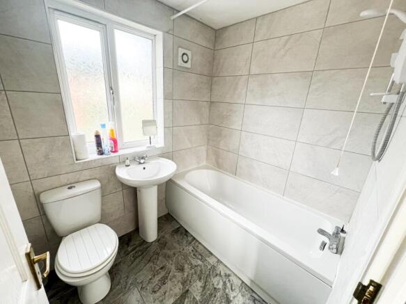 3 bed Semi-Detached to rent Image 9
