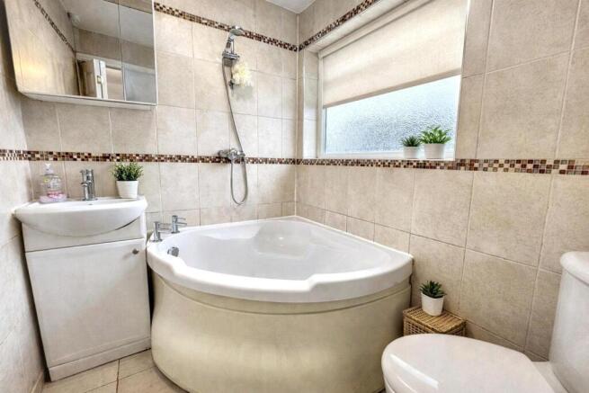 3 bed Semi-Detached for sale Image 7