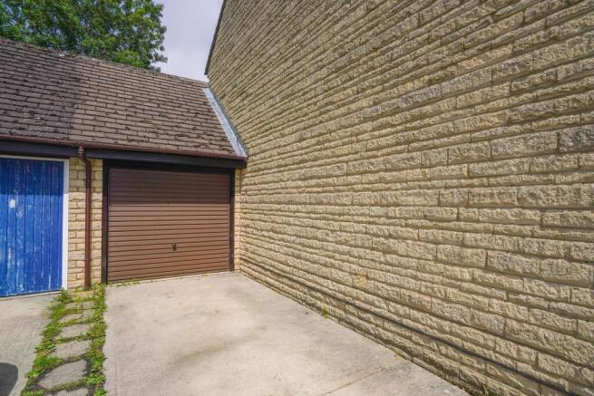 Garage & Parking