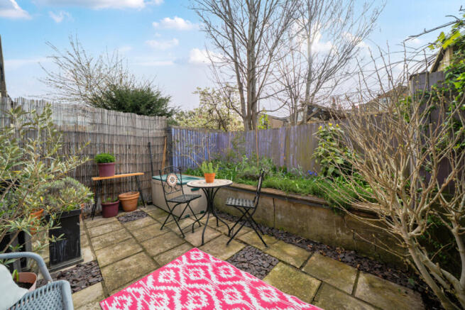 1437950-12-69caa1...