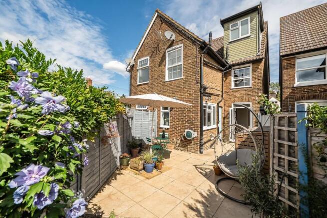 Bletchingley Road, Merstham, Redhill, RH1 photo 4