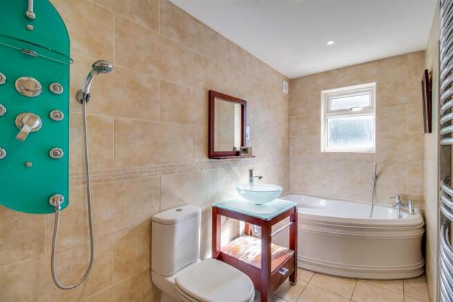 3 bed Detached Bungalow for sale Image 11