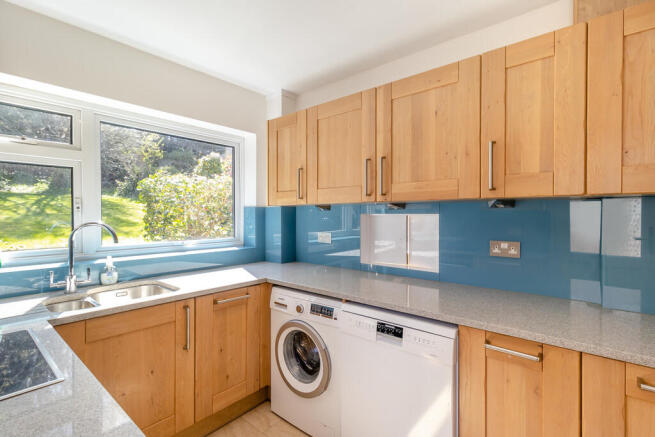 8643607-interior1...