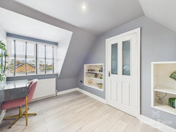 6 bed Detached for sale Image 10