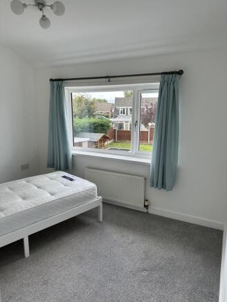 4 bed Semi-Detached to rent Image 10