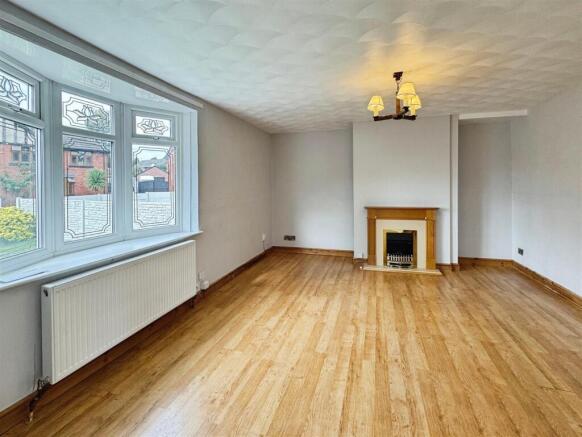 4 bed Semi-Detached for sale Image 5