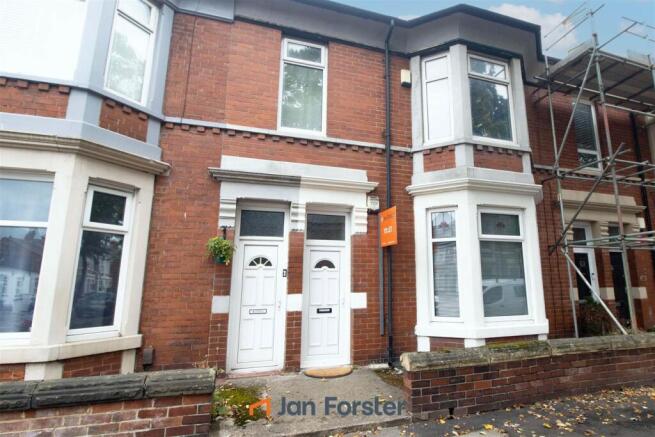 2-bed flat on Queen Alexandra Road, North Shields, £170,000