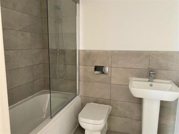 2 bed Apartment to rent Image 5