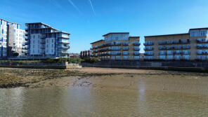 14, Alderman House, Carmichael Avenue, Greenhithe DA9 9TD