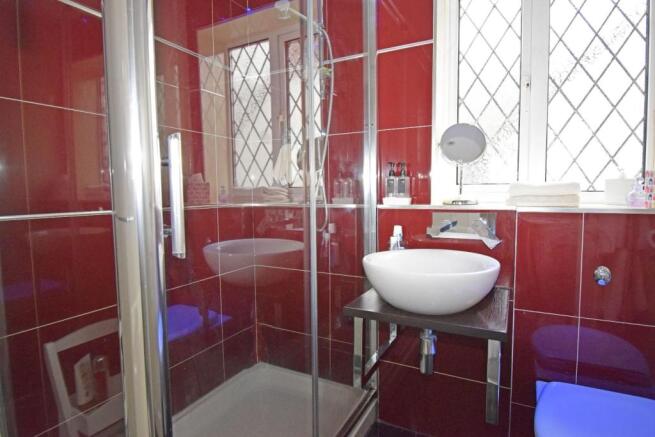 6 Lickey Grange, shower.jpg