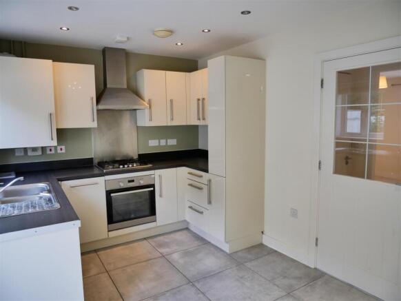 Kitchen/ Dining Room