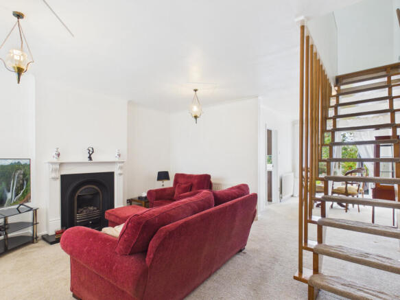 4 bed Semi-Detached for sale Image 4