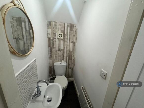 4 bed Terraced to rent Image 7