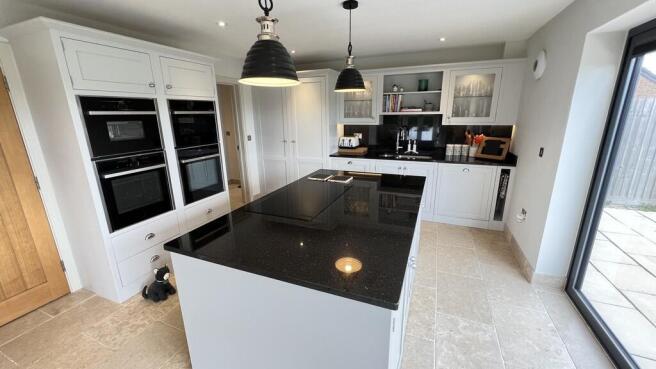 Kitchen/family ro...