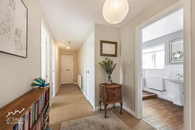 2 bed Apartment for sale Image 7