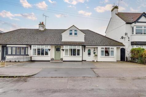 * ANNEX BUNGALOW ATTACHED * Bonchurch Avenue, Leigh-on-Sea