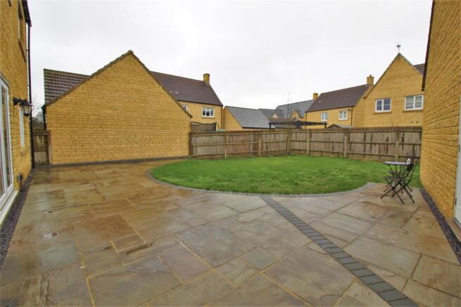 1 Barrington Court, Sutton Benger - 8.jpg