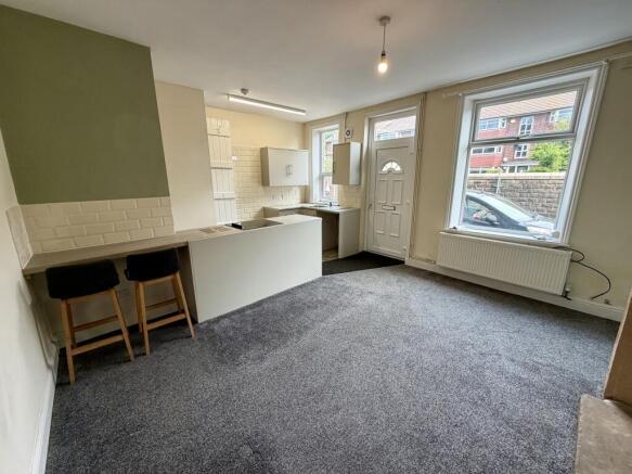 2 bed Terraced to rent Image 4