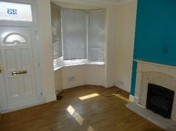 FRONT LOUNGE