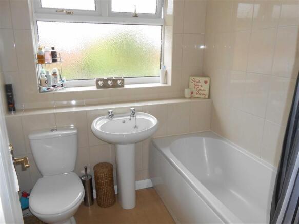 FAMILY BATHROOM/WC