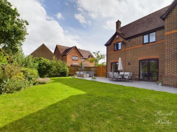 CAM02127G0-PR0023-STILL027