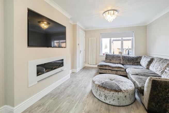 4 bed Semi-Detached for sale Image 6