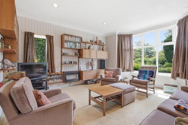 5 bed Detached for sale Image 6