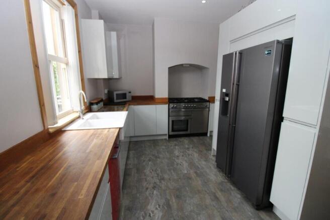 4 bed Detached for sale Image 5