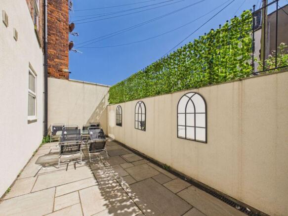 2 bed Apartment for sale Image 10