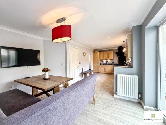 4 bed Detached for sale Image 10