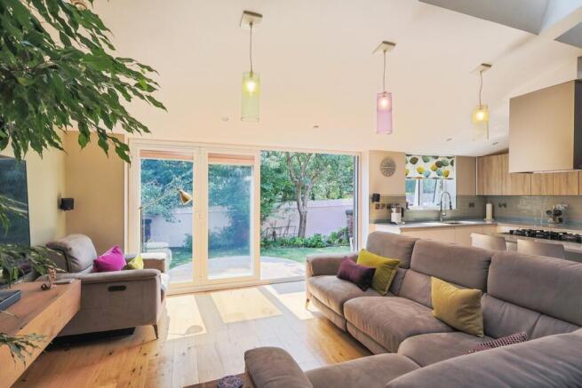 4 bed Detached for sale Image 5