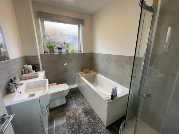 2 bed Apartment to rent Image 7