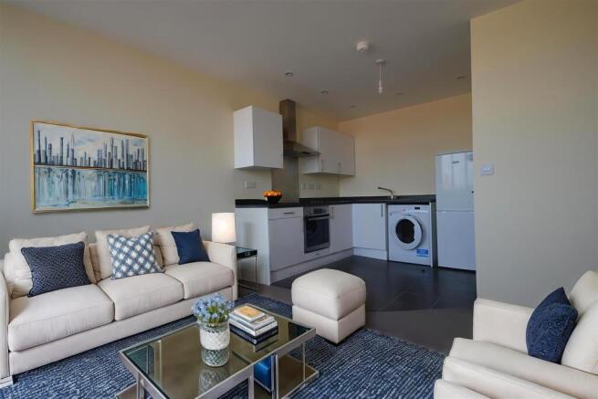 0rOmH4-yiBPJxgY1Ix5t3vRQUpg - Living Room - Modern