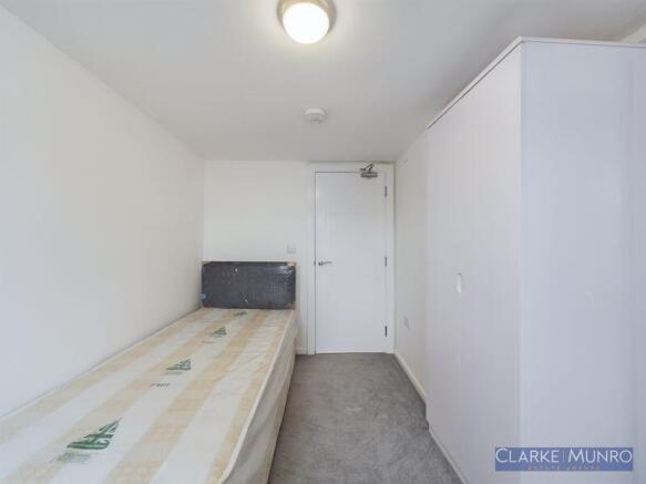 2 bed Apartment to rent Image 7