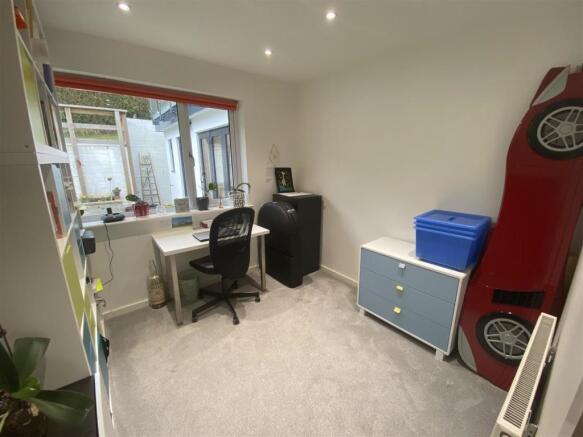 BEDROOM 4