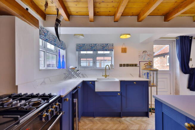 4 bed Detached for sale Image 10