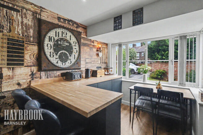 4 bed Detached for sale Image 8