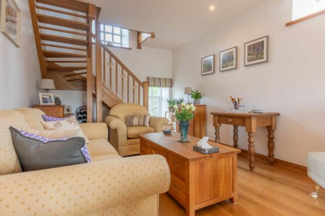 OPEN PLAN LIVING AREA