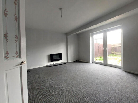 3 bed Terraced to rent Image 7