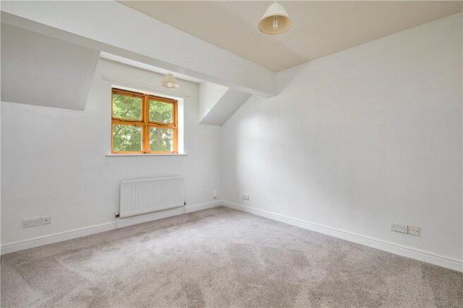 3 bed Town House for sale Image 9