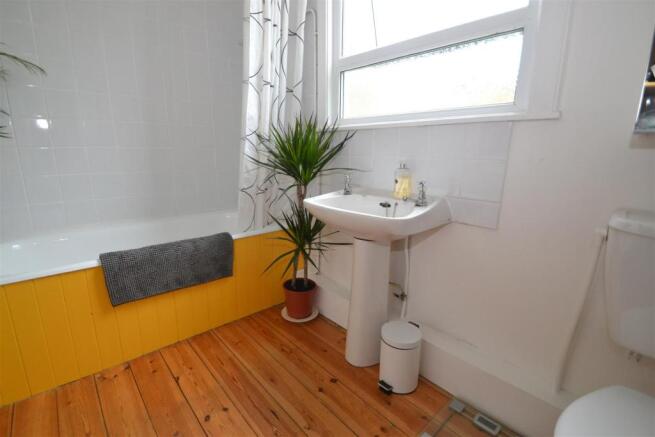 BATHROOM/WC