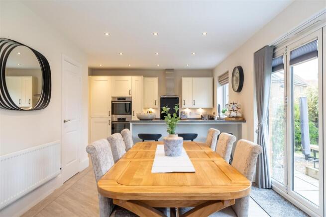 4 bed Detached for sale Image 5