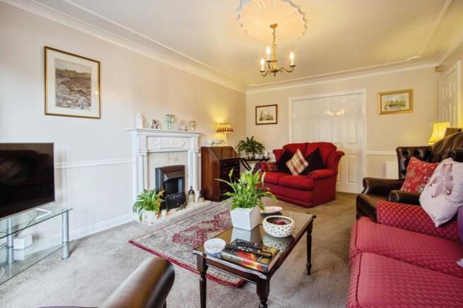 4 bed Detached for sale Image 11